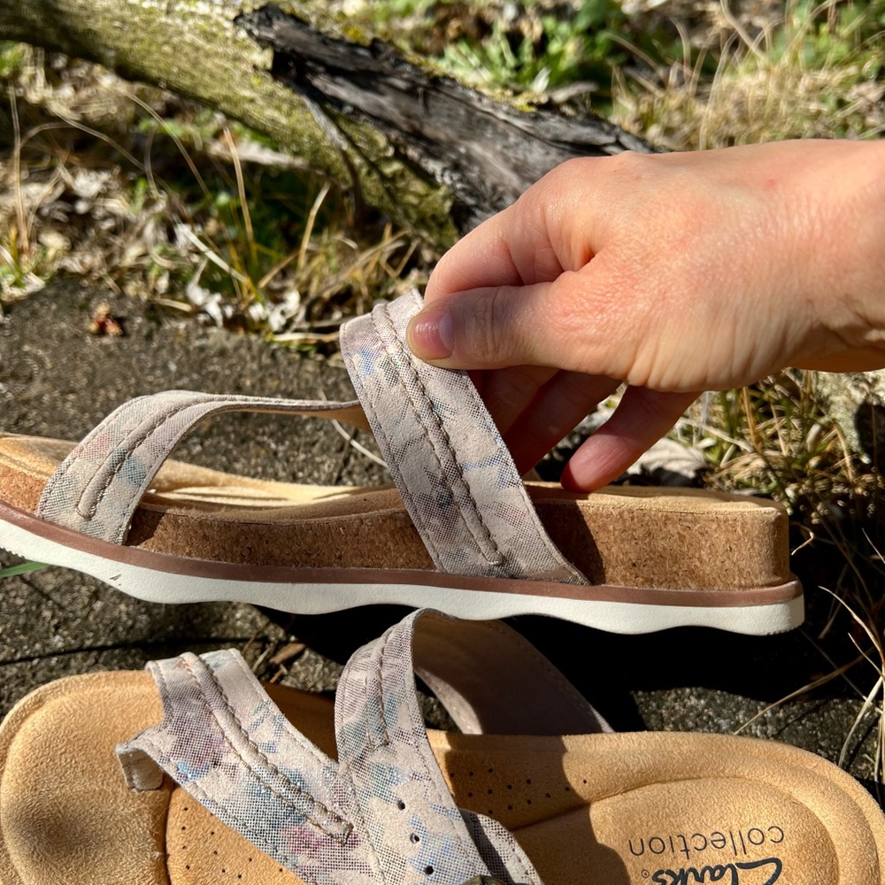 Clarks Sandals Shoes Thong Birkenstock Brynn Madi Beige Metallic 7 to 7.5